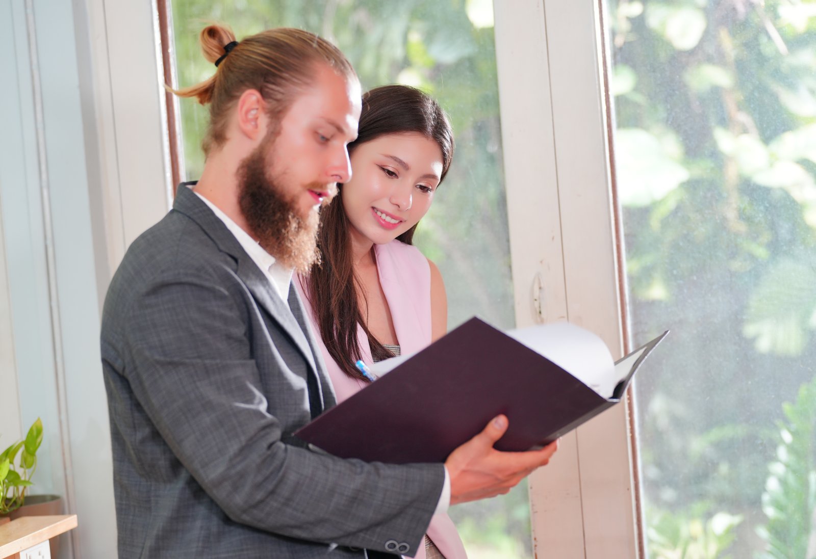 business-people-in-discussion-colleagues-discussi-2023-11-27-05-02-23-utc